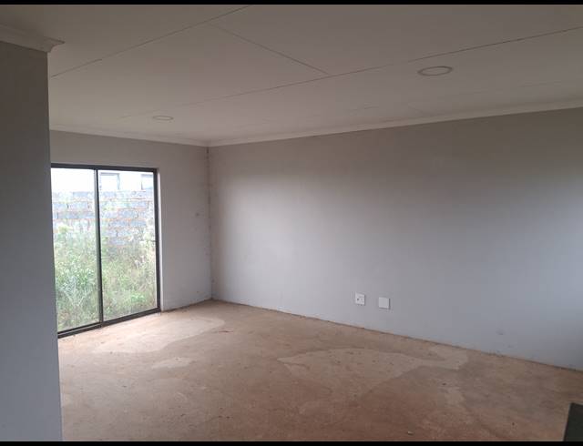 2 BEDROOM FREEHOLD FOR SALE IN DAWN PARK